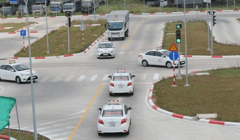 Thi bằng lái xe B2 khó không? 5 kinh nghiệm thi sa hình giúp bạn đậu ngay lần đầu